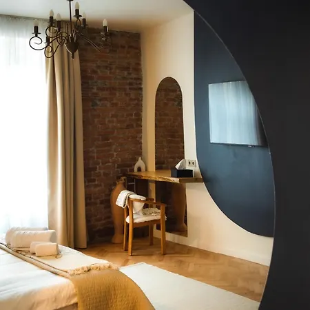 27 Ap Romantic Nest