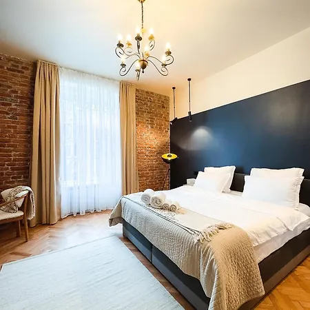 27 Ap Romantic Nest * ティミショアラ