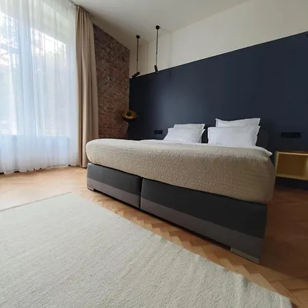 27 Ap Romantic Nest Apartment *